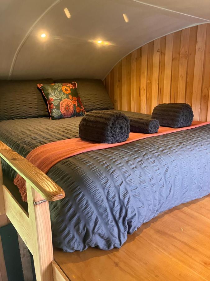 Shepherds Hut In A Private Meadow With Sea Views Hartland Eksteriør bilde